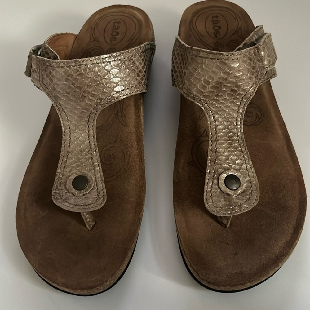 Taos “Lucy” cork sole thong in natural size 41